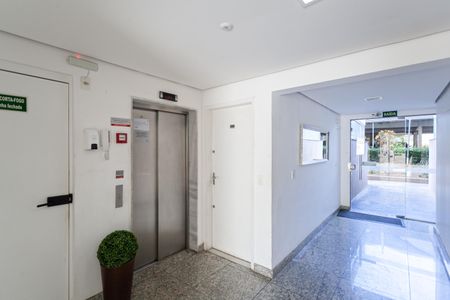 Apartamento para alugar com 57m², 2 quartos e 1 vagaHall social