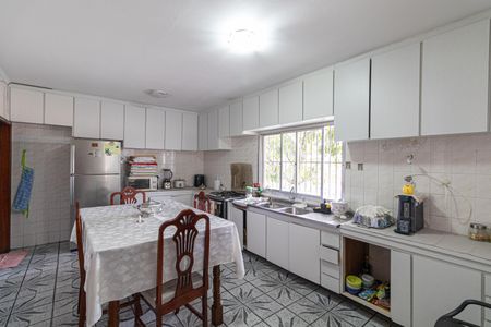 Casa para alugar com 560m², 5 quartos e 8 vagasCozinha 