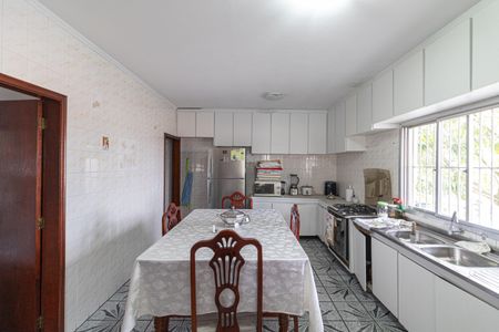 Casa para alugar com 560m², 5 quartos e 8 vagasCozinha 