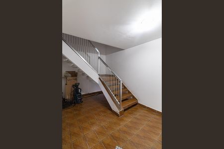 Casa para alugar com 560m², 5 quartos e 8 vagasEscada