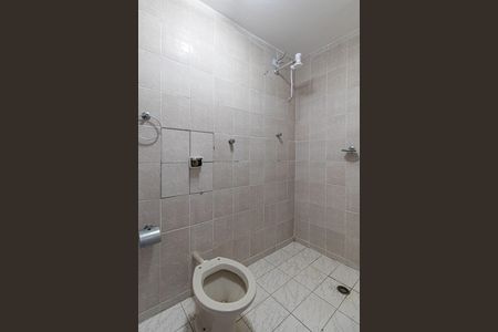 Casa para alugar com 560m², 5 quartos e 8 vagasBanheiro de Serviço 