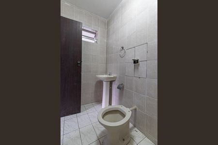 Casa para alugar com 560m², 5 quartos e 8 vagasBanheiro de Serviço 