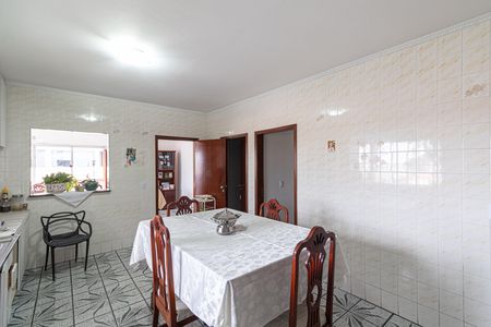 Casa para alugar com 560m², 5 quartos e 8 vagasCozinha 