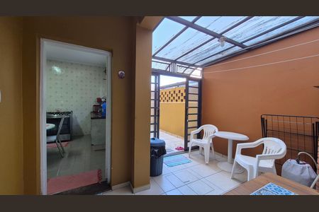 Casa à venda com 96m², 3 quartos e 1 vaga Casa à venda com 96m², 3 quartos e 1 vagaArea externa