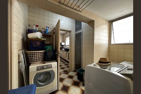 Apartamento à venda com 117m², 3 quartos e 2 vagas Apartamento à venda com 117m², 3 quartos e 2 vagasLavanderia