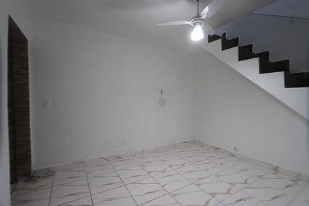 Casa para alugar com 70m², 2 quartos e 1 vagaSala