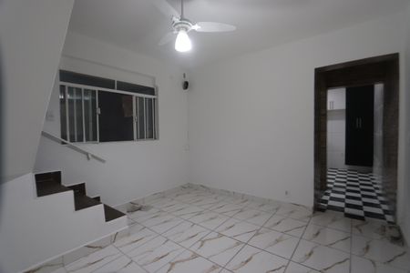 Casa para alugar com 70m², 2 quartos e 1 vagaSala