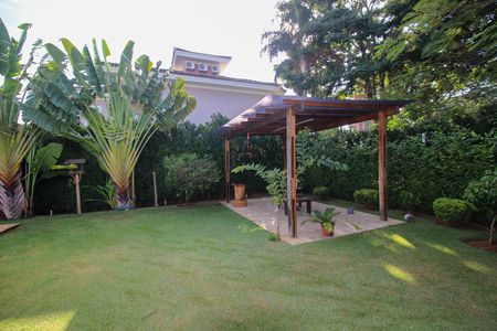 Casa de condomínio para alugar com 285m², 3 quartos e 6 vagas