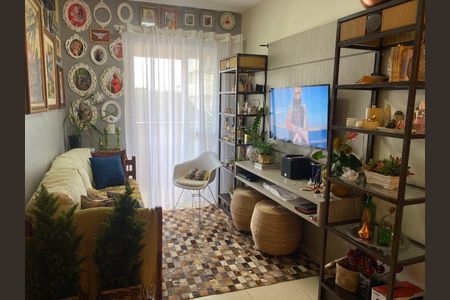Sala de apartamento para alugar com 2 quartos, 70m² em Santa Mônica, Uberlândia