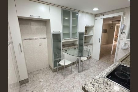 Apartamento para alugar com 107m², 3 quartos e sem vagaCozinha