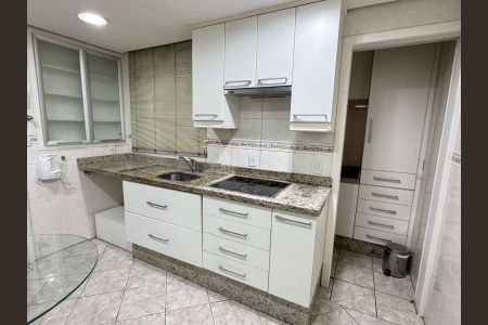 Apartamento para alugar com 107m², 3 quartos e sem vagaCozinha