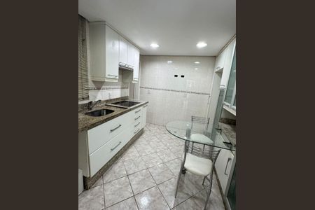 Apartamento para alugar com 107m², 3 quartos e sem vagaCozinha