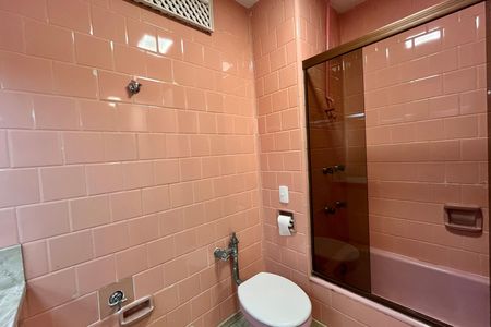 Apartamento para alugar com 110m², 2 quartos e sem vaga Apartamento para alugar com 110m², 2 quartos e sem vagaBanheiro social