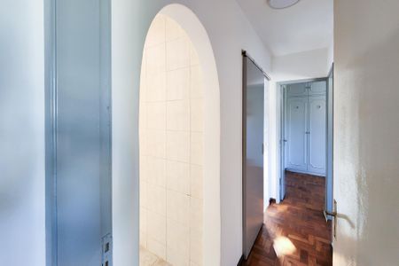 Corredor de apartamento para alugar com 2 quartos, 51m² em Laranjeiras, Rio de Janeiro