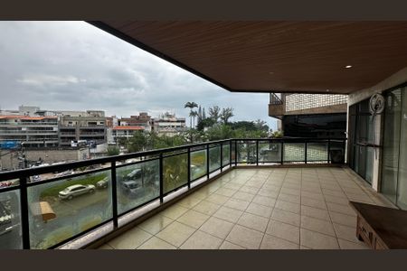 Apartamento para alugar com 115m², 3 quartos e 1 vaga Apartamento para alugar com 115m², 3 quartos e 1 vagaVaranda