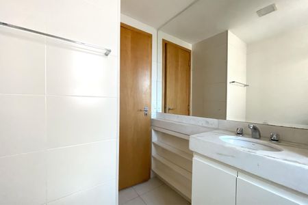 Apartamento para alugar com 83m², 2 quartos e 2 vagas Apartamento para alugar com 83m², 2 quartos e 2 vagasBanheiro