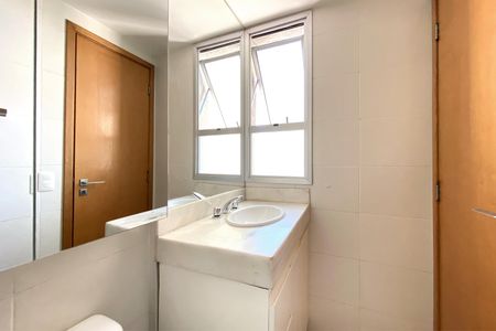 Apartamento para alugar com 83m², 2 quartos e 2 vagas Apartamento para alugar com 83m², 2 quartos e 2 vagasBanheiro da Suíte