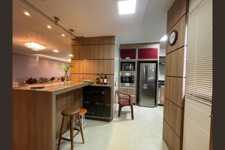 Apartamento à venda com 194m², 3 quartos e 1 vaga