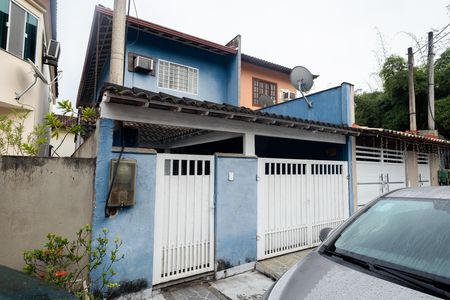 Casa de condomínio para alugar com 100m², 2 quartos e 1 vaga Casa de condomínio para alugar com 100m², 2 quartos e 1 vagaFachada