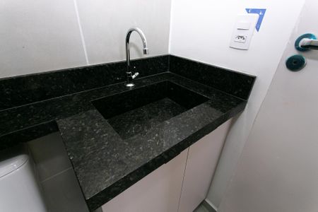 Apartamento à venda com 43m², 2 quartos e 1 vaga Apartamento à venda com 43m², 2 quartos e 1 vagaBanheiro Social