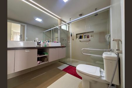 Apartamento à venda com 222m², 4 quartos e 1 vaga Apartamento à venda com 222m², 4 quartos e 1 vagaSuíte 3 - banheiro