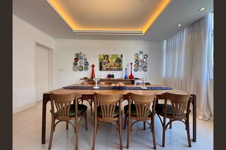 Apartamento à venda com 222m², 4 quartos e 1 vaga Apartamento à venda com 222m², 4 quartos e 1 vagaSala