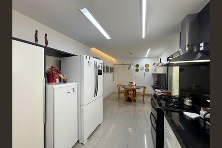 Apartamento à venda com 222m², 4 quartos e 1 vaga Apartamento à venda com 222m², 4 quartos e 1 vagaCozinha