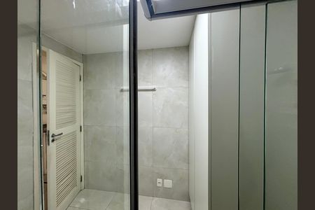 Apartamento à venda com 222m², 4 quartos e 1 vaga Apartamento à venda com 222m², 4 quartos e 1 vagaÁrea de serviço - banheiro