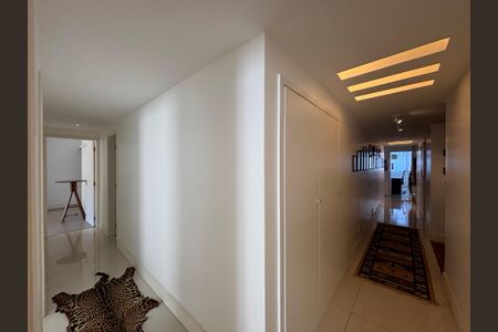 Corredor de apartamento à venda com 4 quartos, 222m² em Copacabana, Rio de Janeiro