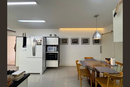 Apartamento à venda com 222m², 4 quartos e 1 vaga Apartamento à venda com 222m², 4 quartos e 1 vagaCozinha