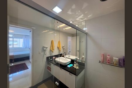 Apartamento à venda com 222m², 4 quartos e 1 vaga Apartamento à venda com 222m², 4 quartos e 1 vagaSuite 1 - banheiro