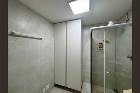 Apartamento à venda com 222m², 4 quartos e 1 vaga Apartamento à venda com 222m², 4 quartos e 1 vagaÁrea de serviço - banheiro