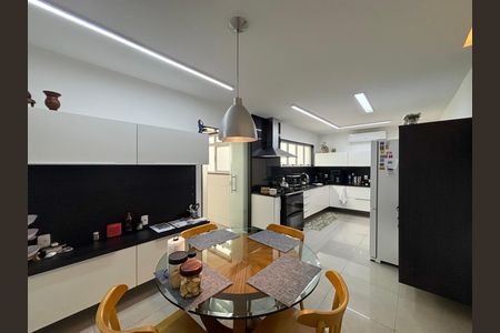 Apartamento à venda com 222m², 4 quartos e 1 vaga Apartamento à venda com 222m², 4 quartos e 1 vagaCozinha