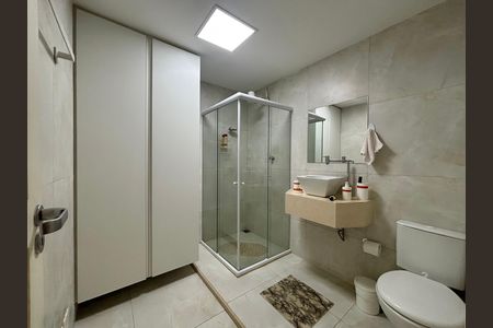 Apartamento à venda com 222m², 4 quartos e 1 vaga Apartamento à venda com 222m², 4 quartos e 1 vagaÁrea de serviço - banheiro