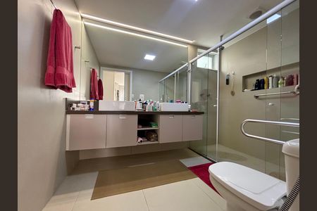Apartamento à venda com 222m², 4 quartos e 1 vaga Apartamento à venda com 222m², 4 quartos e 1 vagaSuíte 3 - banheiro