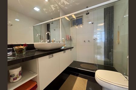Apartamento à venda com 222m², 4 quartos e 1 vaga Apartamento à venda com 222m², 4 quartos e 1 vagaSuite 1 - banheiro