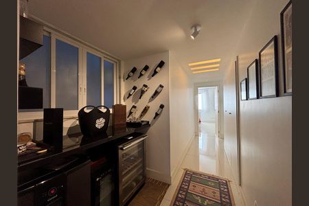 Apartamento à venda com 222m², 4 quartos e 1 vaga Apartamento à venda com 222m², 4 quartos e 1 vagaCorredor