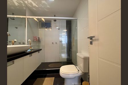 Apartamento à venda com 222m², 4 quartos e 1 vaga Apartamento à venda com 222m², 4 quartos e 1 vagaSuite 1 - banheiro