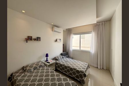 Apartamento à venda com 222m², 4 quartos e 1 vaga Apartamento à venda com 222m², 4 quartos e 1 vagaQuarto