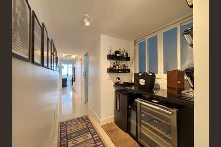 Apartamento à venda com 222m², 4 quartos e 1 vaga Apartamento à venda com 222m², 4 quartos e 1 vagaCorredor