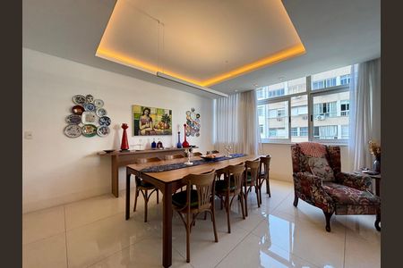 Apartamento à venda com 222m², 4 quartos e 1 vaga Apartamento à venda com 222m², 4 quartos e 1 vagaSala