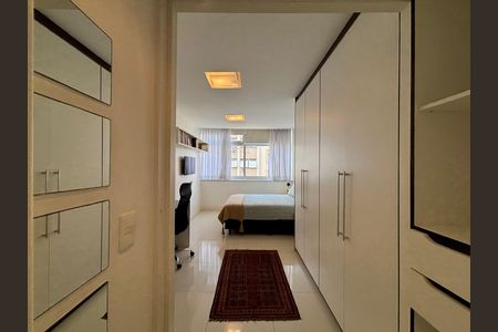 Apartamento à venda com 222m², 4 quartos e 1 vaga Apartamento à venda com 222m², 4 quartos e 1 vagaSuite 1
