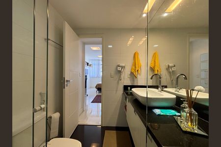 Apartamento à venda com 222m², 4 quartos e 1 vaga Apartamento à venda com 222m², 4 quartos e 1 vagaSuite 1 - banheiro