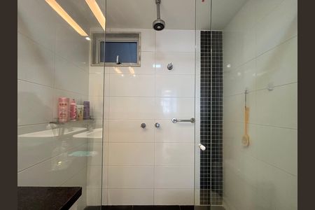 Apartamento à venda com 222m², 4 quartos e 1 vaga Apartamento à venda com 222m², 4 quartos e 1 vagaSuite 1 - banheiro