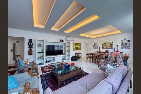 Apartamento à venda com 222m², 4 quartos e 1 vaga Apartamento à venda com 222m², 4 quartos e 1 vagaSala