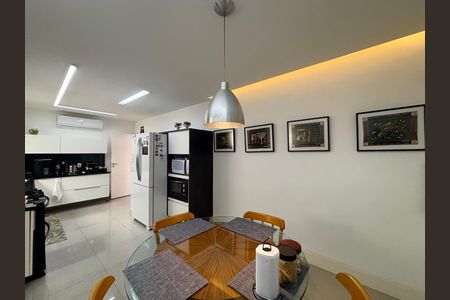 Apartamento à venda com 222m², 4 quartos e 1 vaga Apartamento à venda com 222m², 4 quartos e 1 vagaCozinha