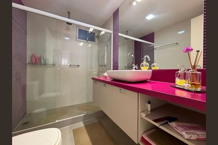 Apartamento à venda com 222m², 4 quartos e 1 vaga Apartamento à venda com 222m², 4 quartos e 1 vagaSuíte 2 - banheiro