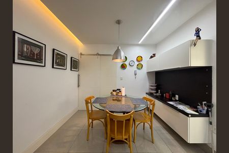 Apartamento à venda com 222m², 4 quartos e 1 vaga Apartamento à venda com 222m², 4 quartos e 1 vagaCozinha