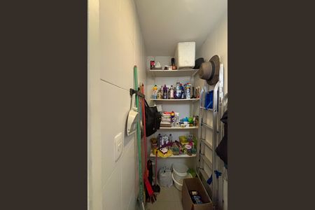 Apartamento à venda com 222m², 4 quartos e 1 vaga Apartamento à venda com 222m², 4 quartos e 1 vagaÁrea de serviço - despensa