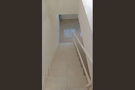 Apartamento para alugar com 70m², 2 quartos e sem vagaEscada